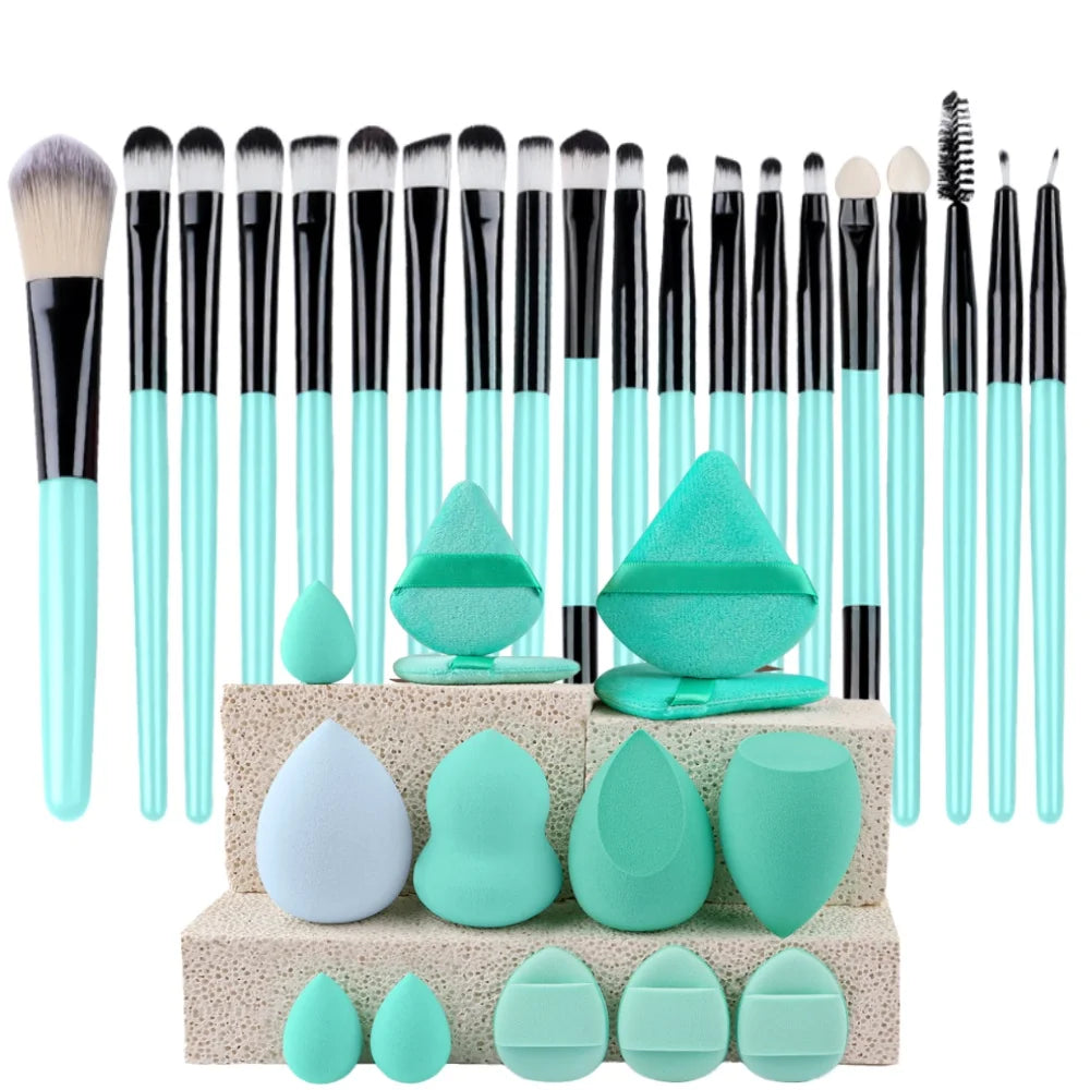 Makeup Brushes Set Premium Synthetic Kabuki Foundation Concealers Powder Blush Blending Face Eye Shadows Brush Set
