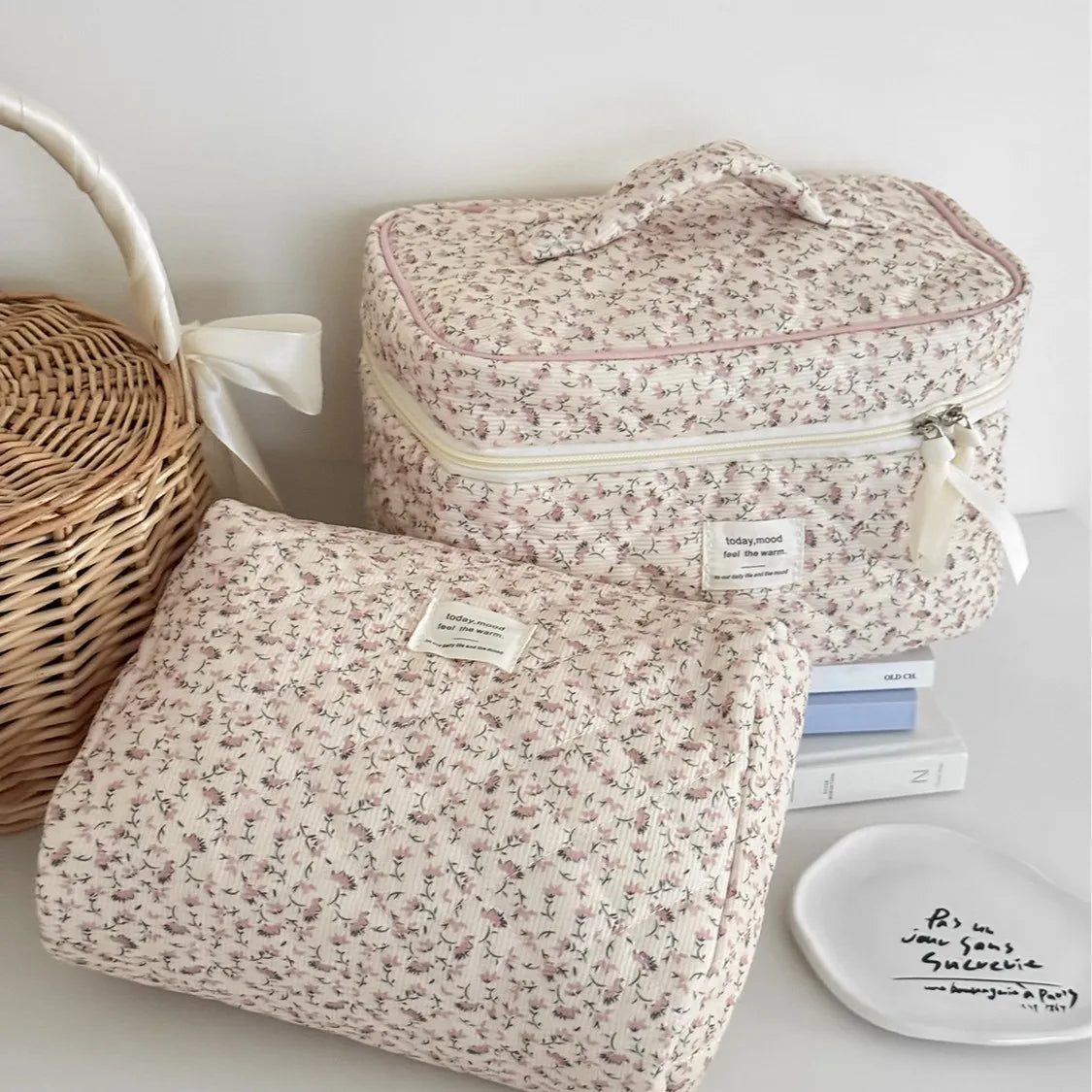 Vintage Corduroy Women's Floral Cosmetic Bag Retro Ladies Travel Storage Bags Handbags Portable Female Makeup Case Clutch Purse