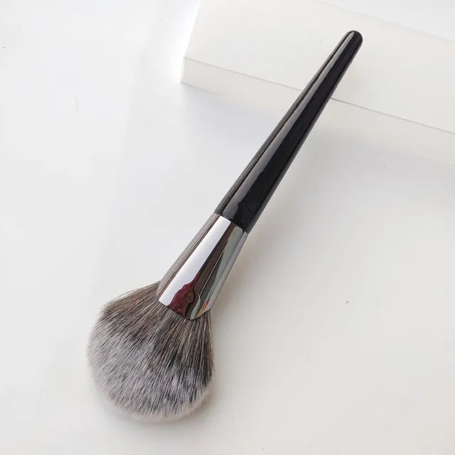 LOYBJ Face Contour Makeup Brushes Fan-shaped Professional Powder Blush Highlighter Bronzer V Face Silhouette Cosmetic Brush Tool