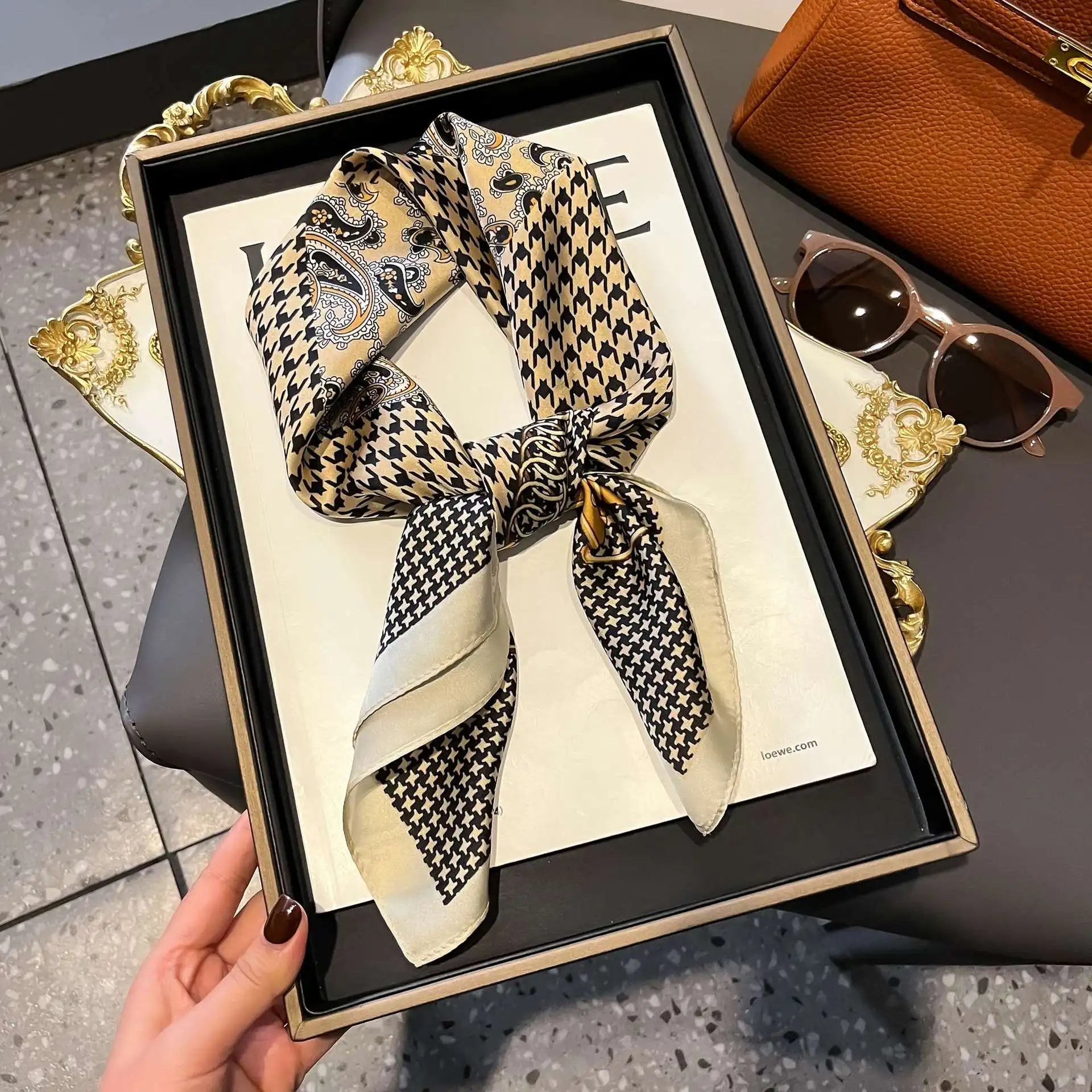 Écharpe/Foulard de style nordique élégant pour toutes les saisons, grand châle carré en fausse soie, étole décorative simple et chic pour adolescentes.