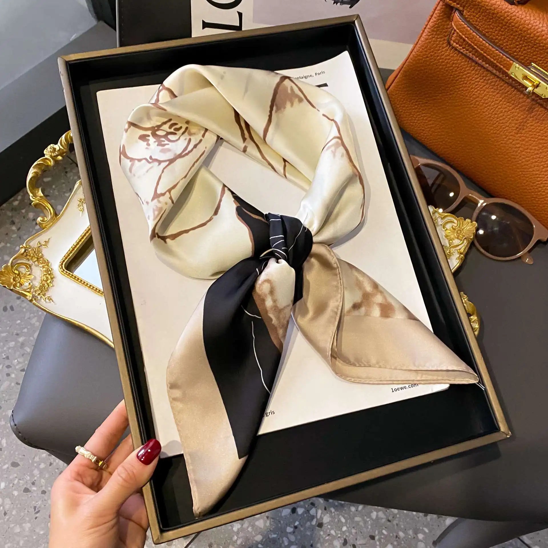 Écharpe/Foulard de style nordique élégant pour toutes les saisons, grand châle carré en fausse soie, étole décorative simple et chic pour adolescentes.