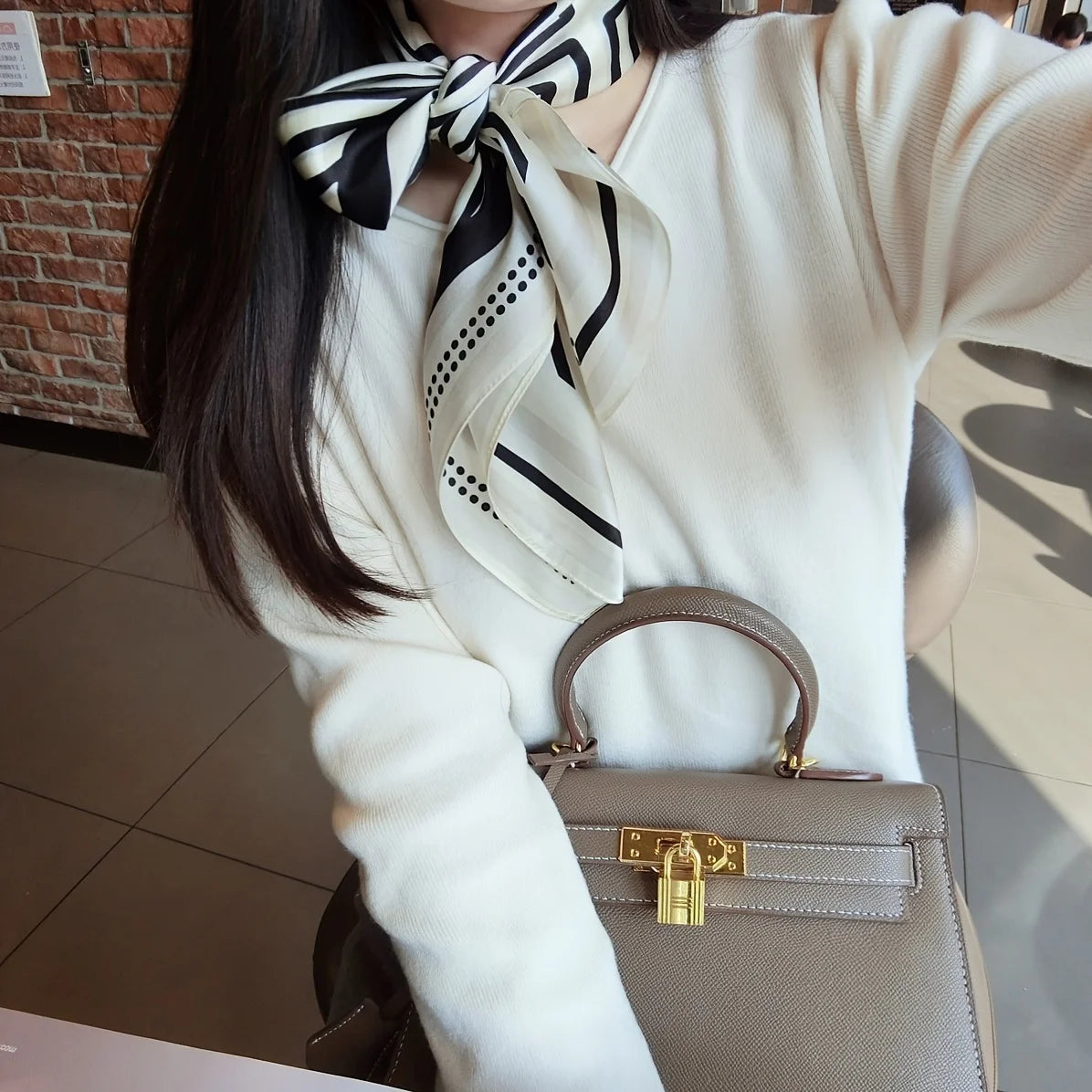 Écharpe/Foulard de style nordique élégant pour toutes les saisons, grand châle carré en fausse soie, étole décorative simple et chic pour adolescentes.