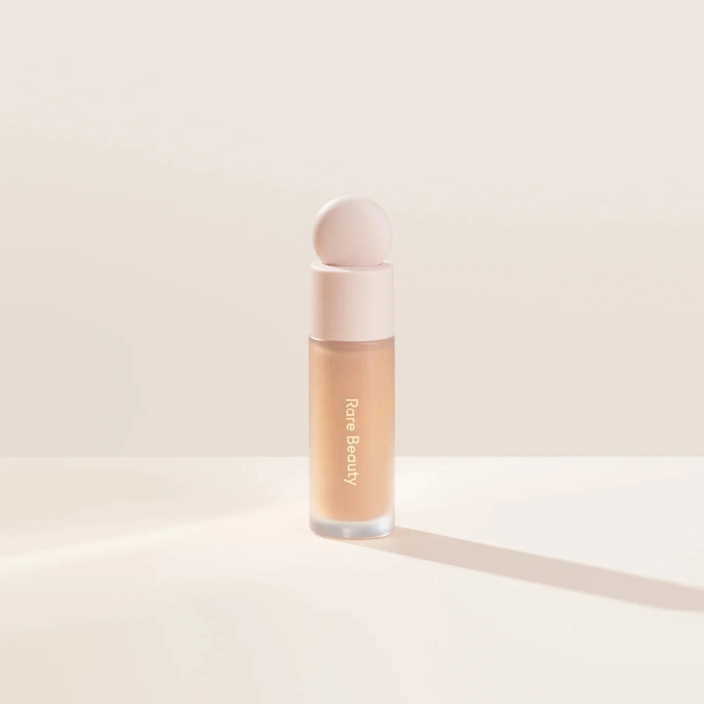 Contour liquide 'Soft Pinch' (Pincement Doux), look naturellement lifté qui dure, anti-cernes bronze, imperméable, contrôle du sébum, blush hydratant, maquillage.